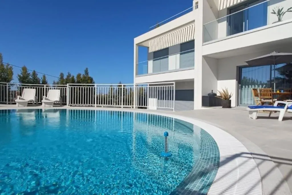 Maison Avec Piscine Et Jacuzzi Guia  Prázdninový dům